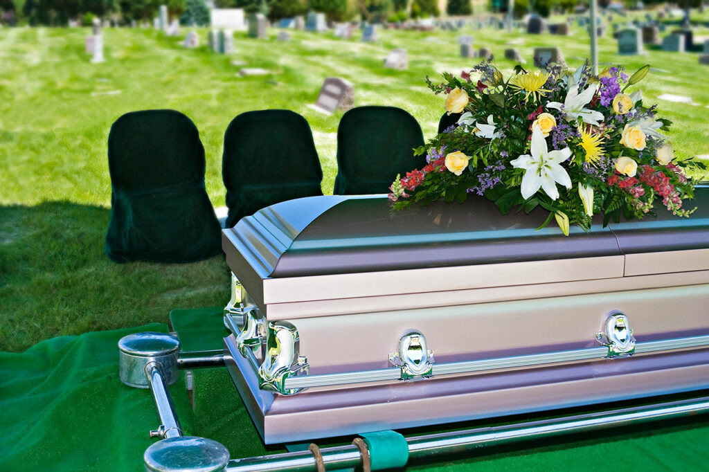 Graveside burial service by Reeder-Davis in Northeast Texas